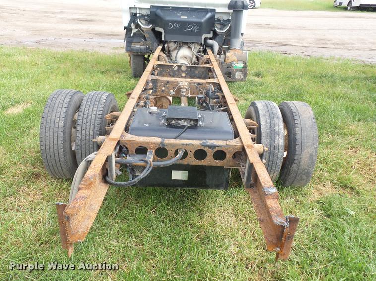 image for item BS9492 2006 Isuzu NPR truck cab and chassis