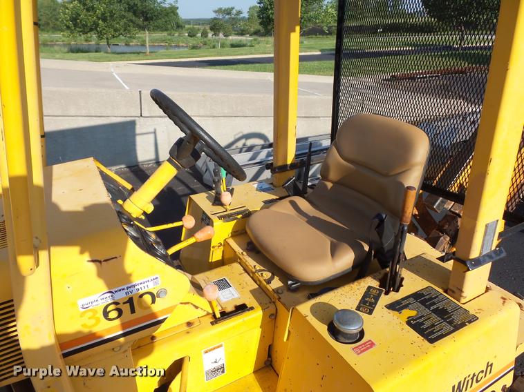 image for item BV9111 1996 Ditch Witch 3610 trencher