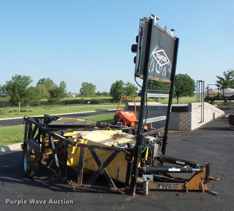 Crash attenuator in Lee's Summit, MO Item BV9114 sold Purple Wave