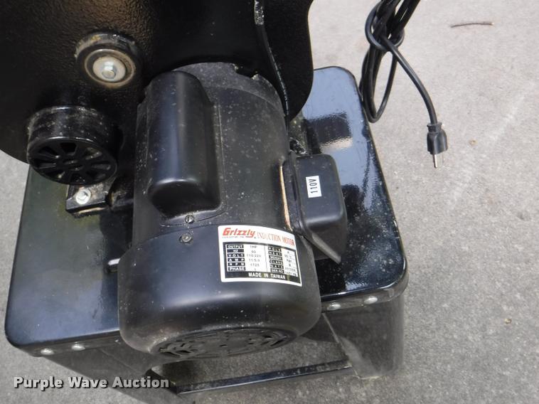 image for item BY9830 2013 Grizzly Deluxe bandsaw