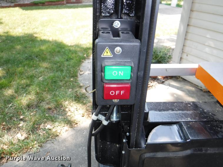 image for item BY9830 2013 Grizzly Deluxe bandsaw