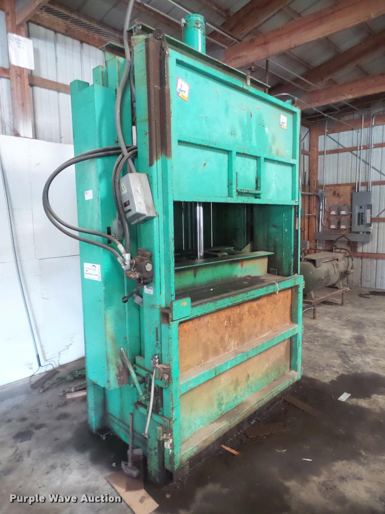 image for item DA1652 Mucher 60 cardboard baler