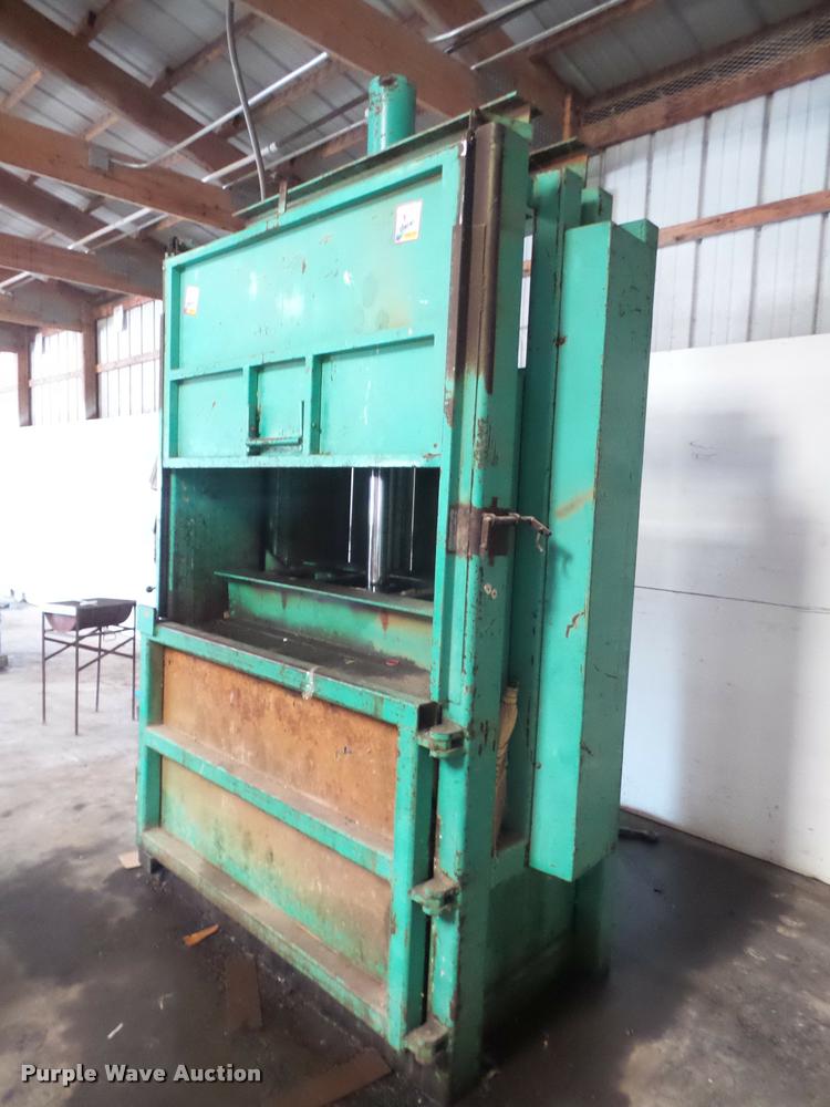 image for item DA1652 Mucher 60 cardboard baler