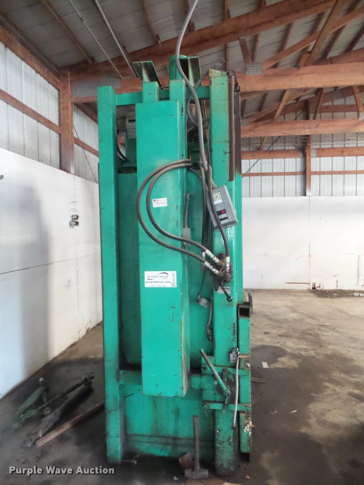 image for item DA1652 Mucher 60 cardboard baler