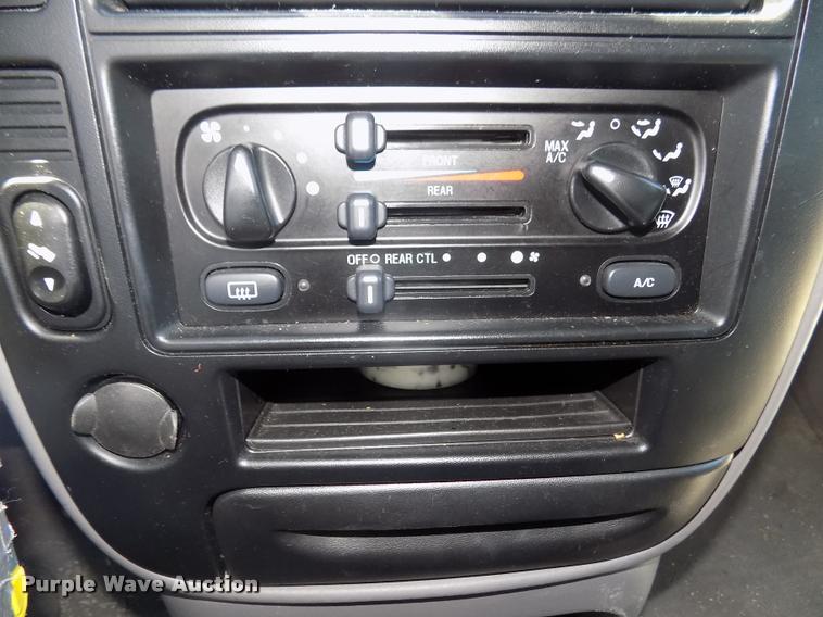 image for item DA3048 2003 Ford Windstar LX van