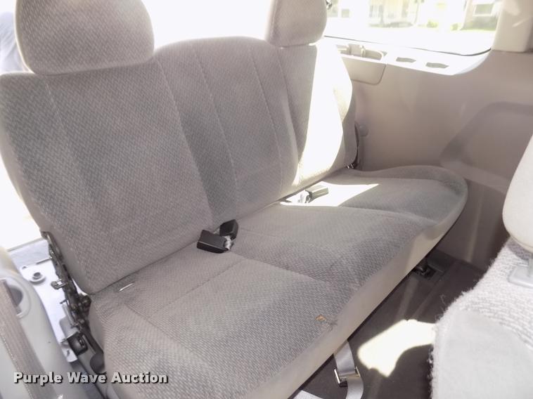 image for item DA3048 2003 Ford Windstar LX van