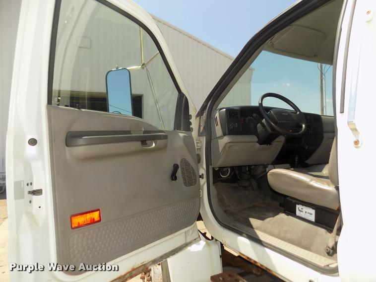 image for item DA3067 2000 Ford F650 Super Duty XL box truck