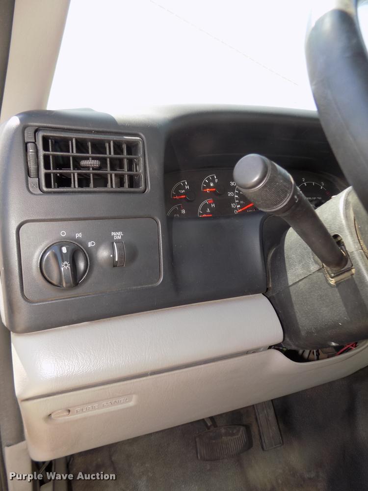 image for item DA3067 2000 Ford F650 Super Duty XL box truck