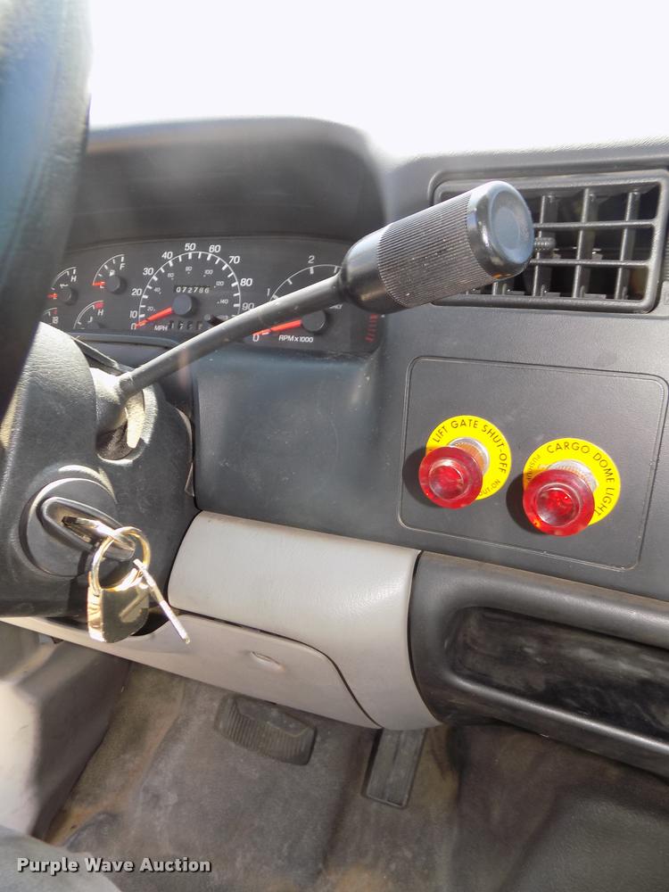 image for item DA3067 2000 Ford F650 Super Duty XL box truck