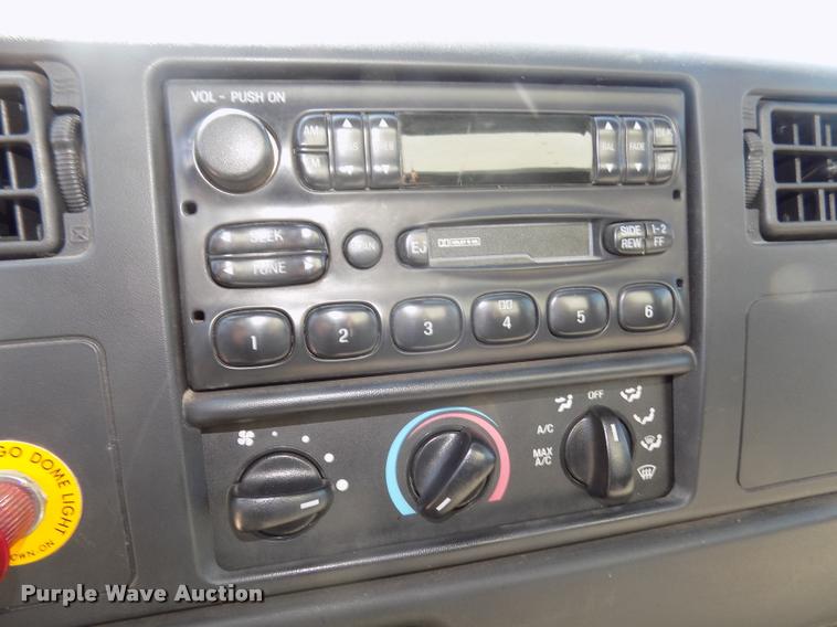 image for item DA3067 2000 Ford F650 Super Duty XL box truck