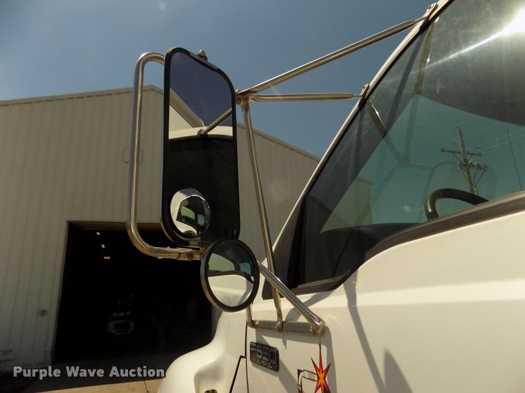 image for item DA3067 2000 Ford F650 Super Duty XL box truck