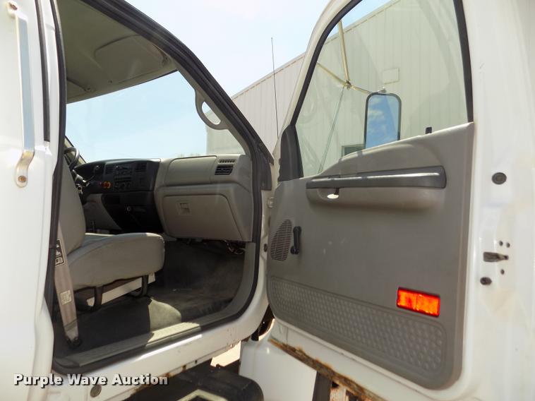 image for item DA3067 2000 Ford F650 Super Duty XL box truck