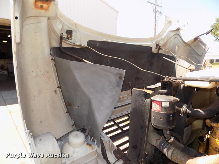 image for item DA3067 2000 Ford F650 Super Duty XL box truck