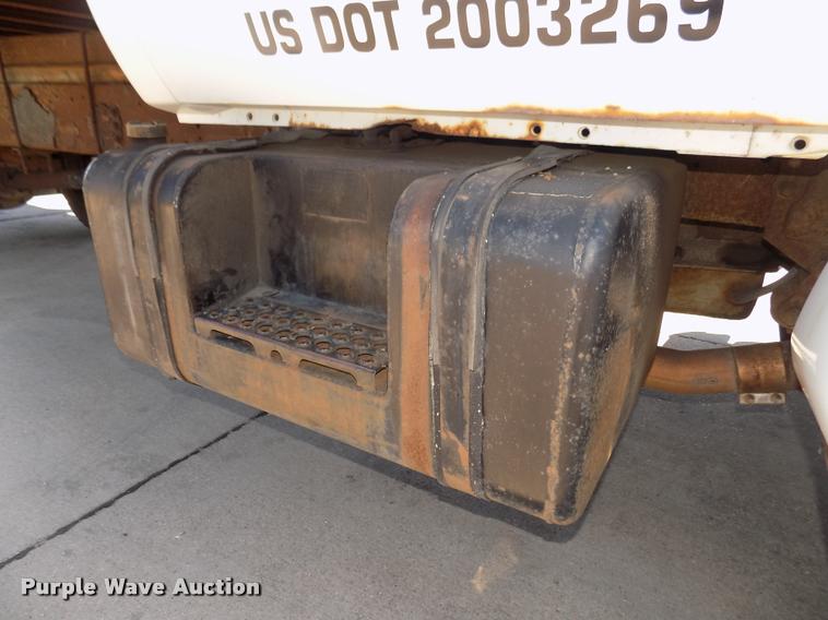 image for item DA3067 2000 Ford F650 Super Duty XL box truck