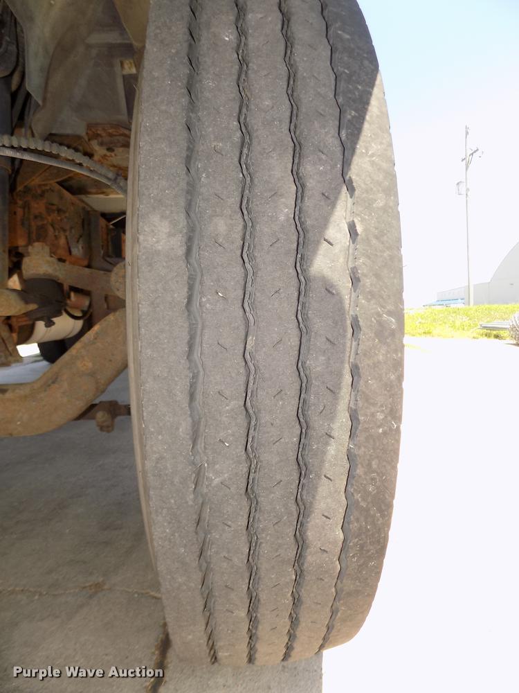 image for item DA3067 2000 Ford F650 Super Duty XL box truck