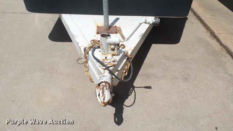 image for item DB3256 2001 WW enclosed cargo trailer