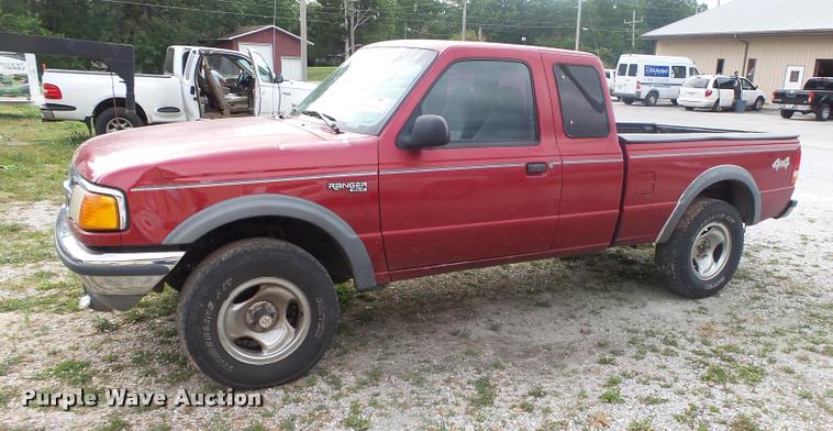 image for item DB7464 1994 Ford Ranger SuperCab pickup truck