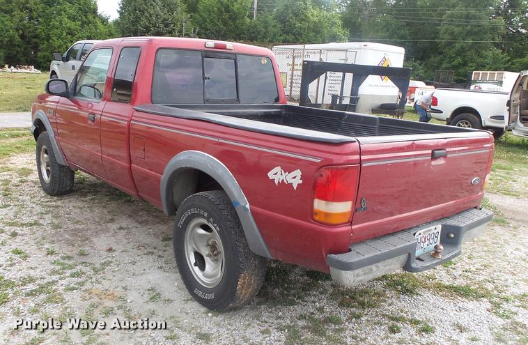 image for item DB7464 1994 Ford Ranger SuperCab pickup truck
