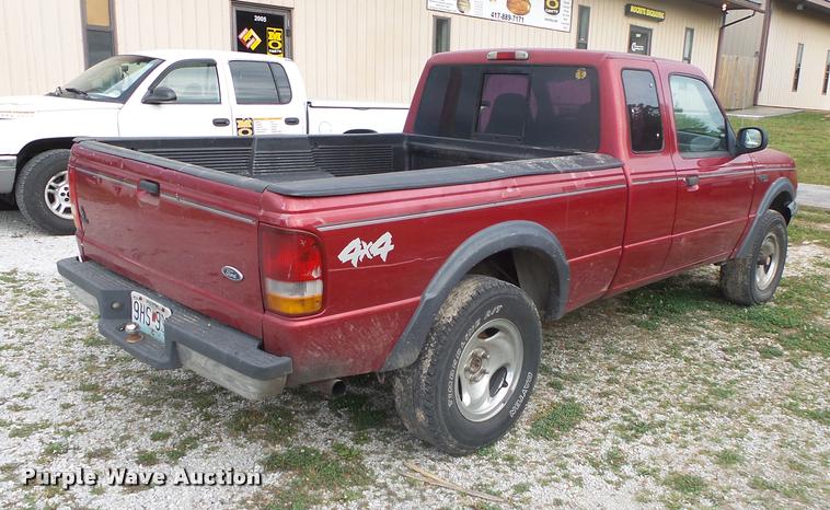 image for item DB7464 1994 Ford Ranger SuperCab pickup truck