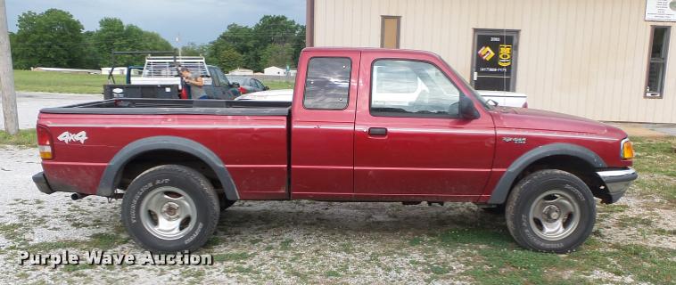 image for item DB7464 1994 Ford Ranger SuperCab pickup truck