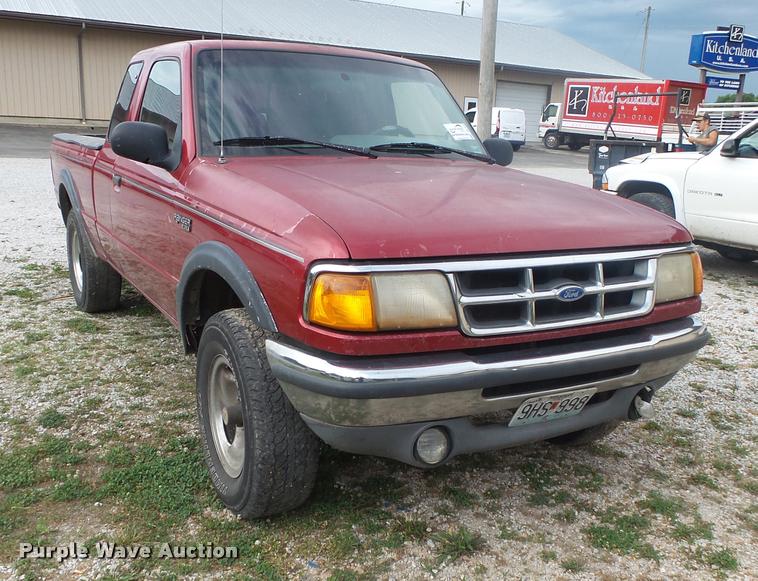 image for item DB7464 1994 Ford Ranger SuperCab pickup truck