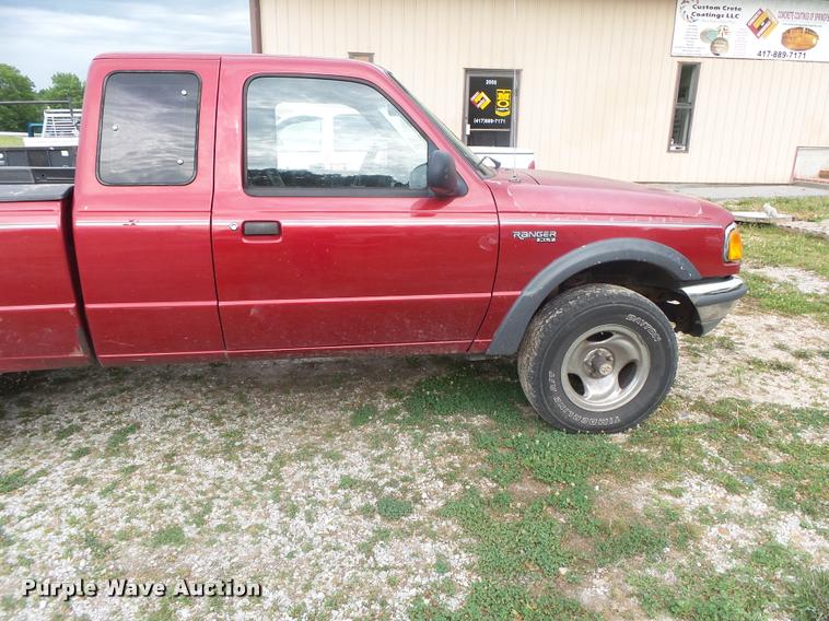 image for item DB7464 1994 Ford Ranger SuperCab pickup truck