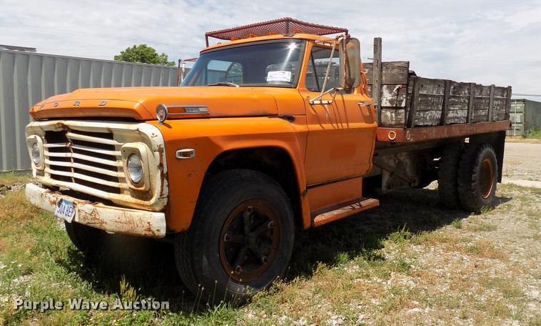 image for item DC4981 1972 Ford dump truck