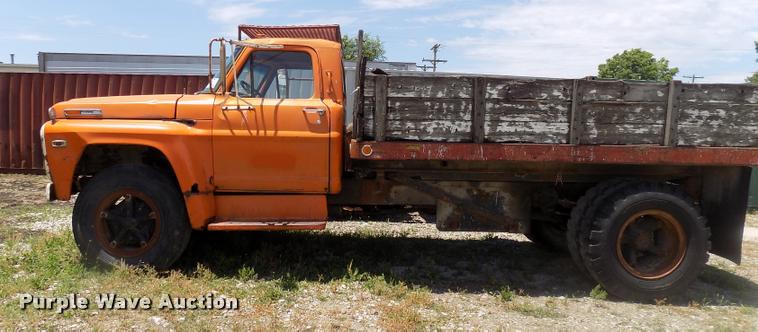 image for item DC4981 1972 Ford dump truck