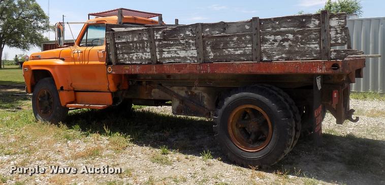 image for item DC4981 1972 Ford dump truck