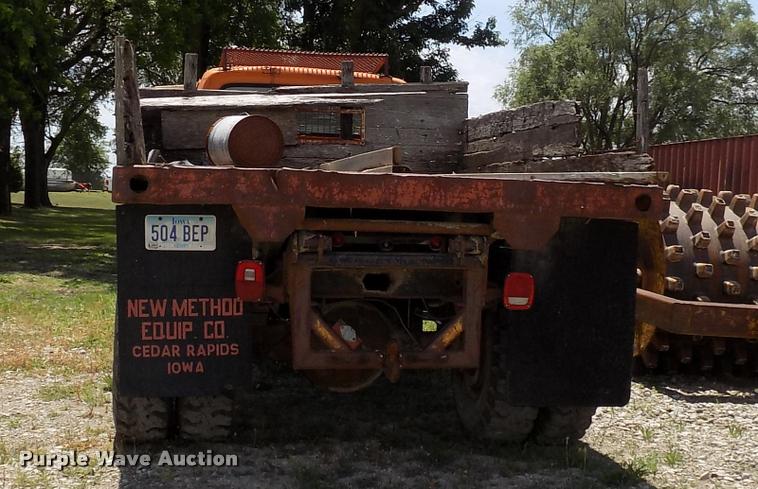 image for item DC4981 1972 Ford dump truck