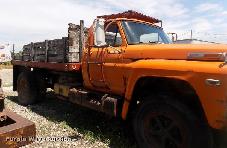 image for item DC4981 1972 Ford dump truck