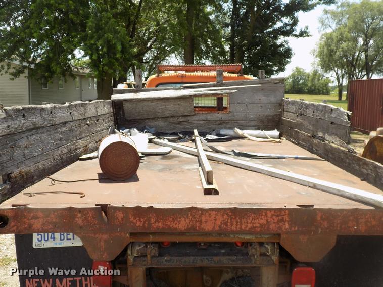 image for item DC4981 1972 Ford dump truck