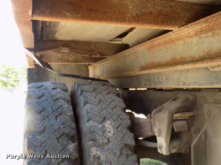 image for item DC4981 1972 Ford dump truck