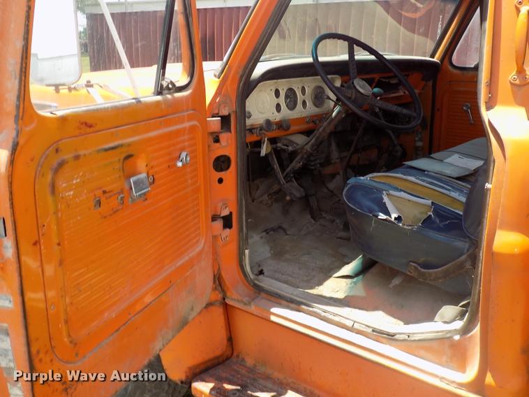 image for item DC4981 1972 Ford dump truck