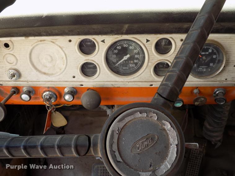 image for item DC4981 1972 Ford dump truck