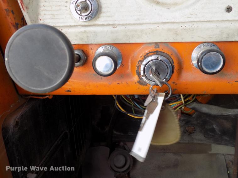 image for item DC4981 1972 Ford dump truck