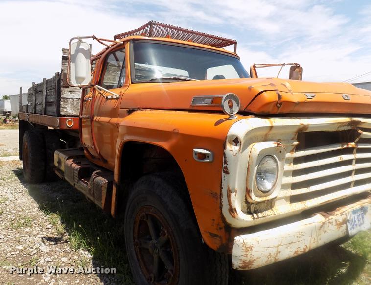 image for item DC4981 1972 Ford dump truck