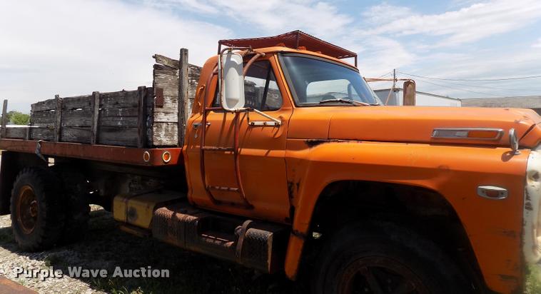 image for item DC4981 1972 Ford dump truck