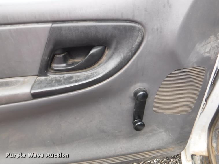 image for item DD0885 2001 Ford Ranger SuperCab pickup truck