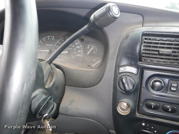 image for item DD0885 2001 Ford Ranger SuperCab pickup truck