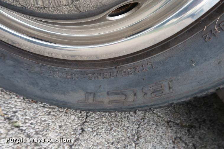 image for item DD1693 2004 Ford E450 shuttle bus