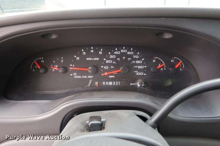 image for item DD1693 2004 Ford E450 shuttle bus