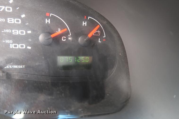 image for item DD1693 2004 Ford E450 shuttle bus