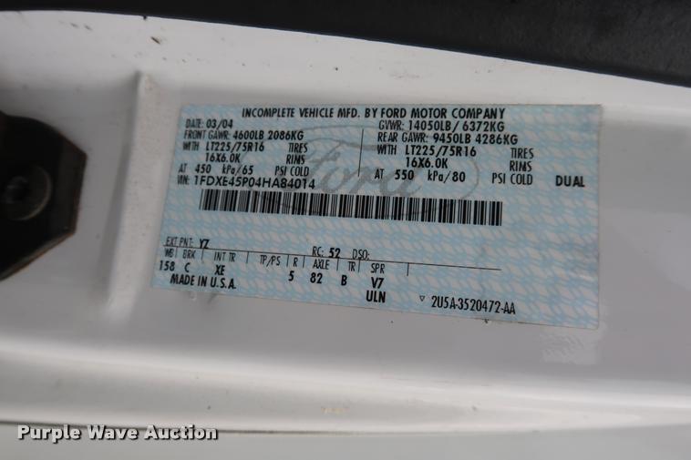 image for item DD1693 2004 Ford E450 shuttle bus