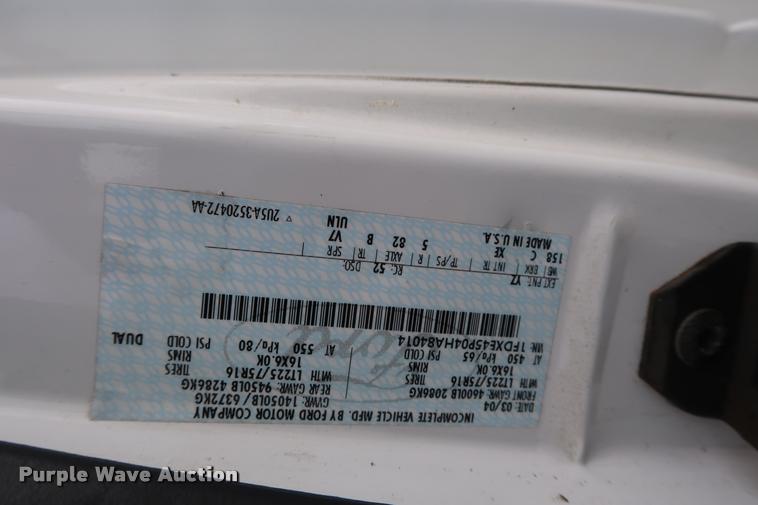 image for item DD1693 2004 Ford E450 shuttle bus