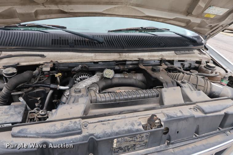 image for item DD1693 2004 Ford E450 shuttle bus