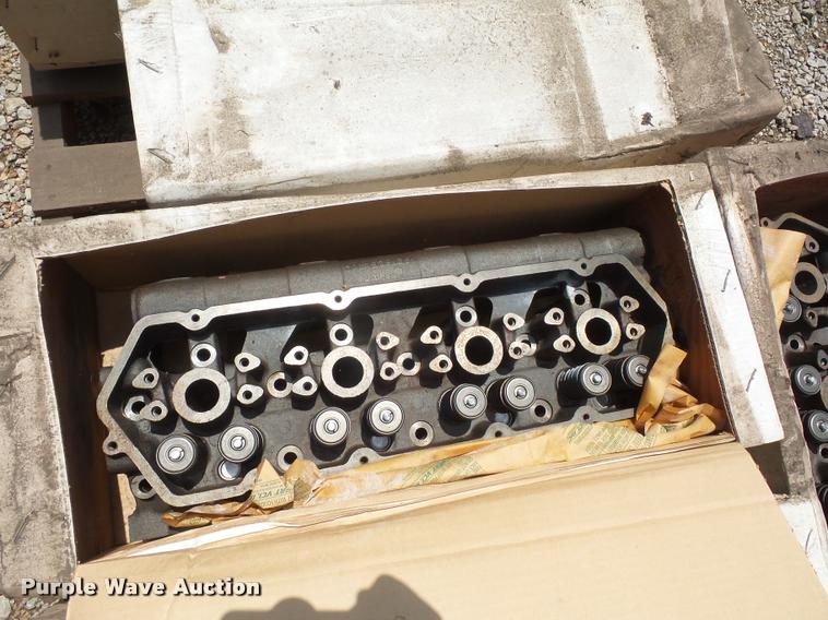 image for item DD1726 (8) Ford 7.3L V8 engine heads