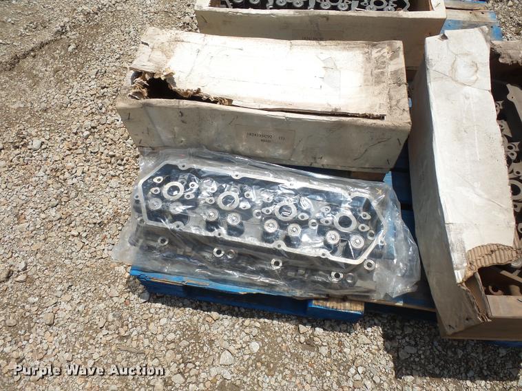 image for item DD1726 (8) Ford 7.3L V8 engine heads