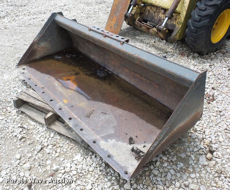image for item DD1728 Skid steer bucket