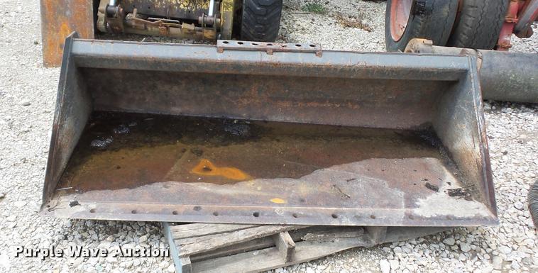 image for item DD1728 Skid steer bucket